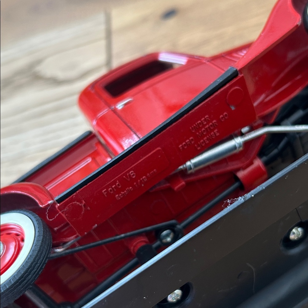 Vintage 1934 plate v8 Red Model FORD Truck - Picture 10 of 15